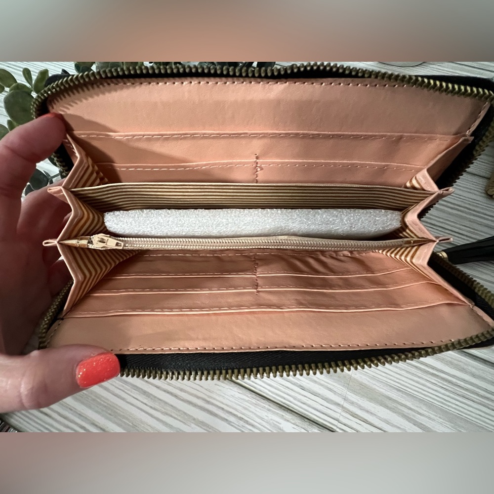 NWOT Colorblock Wallet - Picture 5 of 8